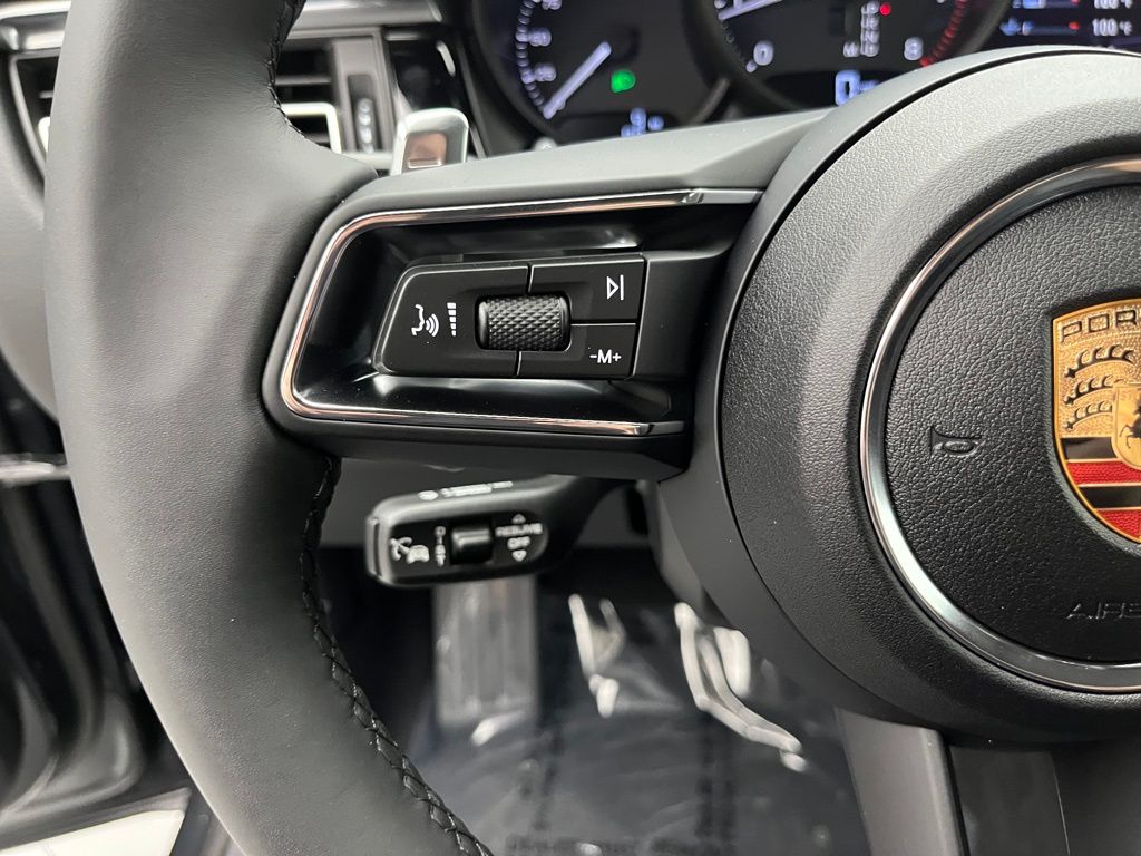 Thumbnail: 2025 Porsche Macan - 13