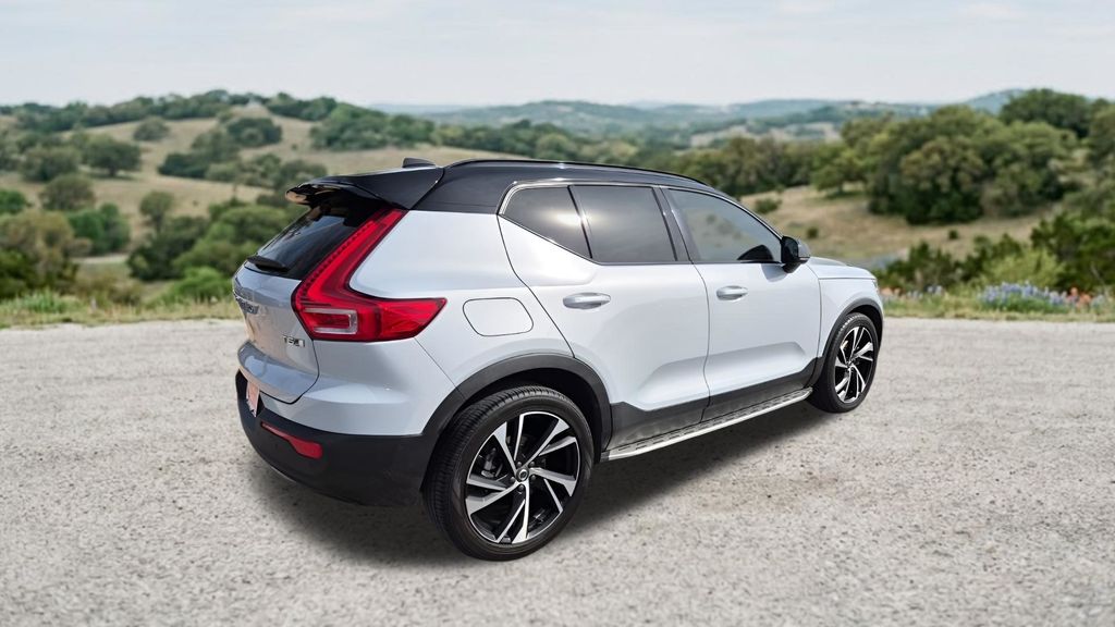 Used Car 2022 Volvo Xc40  R-design For Sale Under $20,000 In Austin, Texas