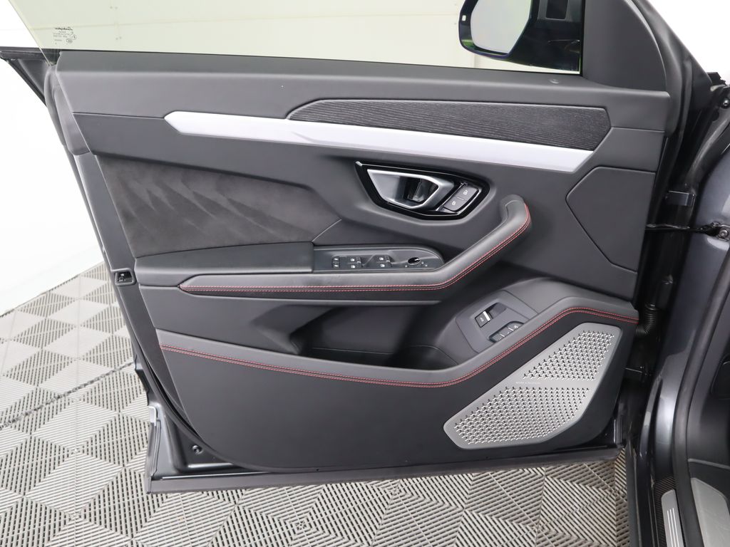 2019 Lamborghini Urus S 25