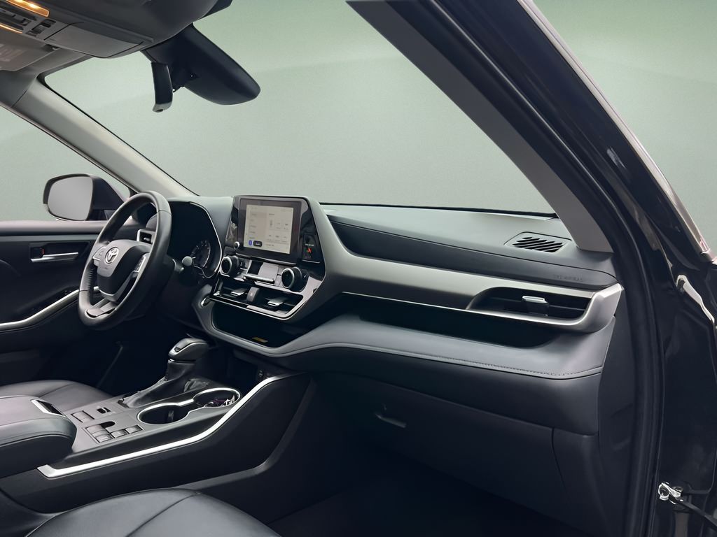 Used 2025 Toyota Highlander SUV