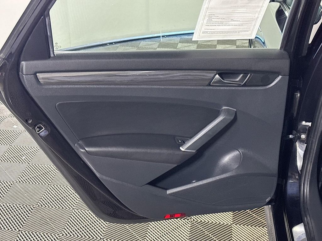 2021 Volkswagen Passat 2.0T R-Line