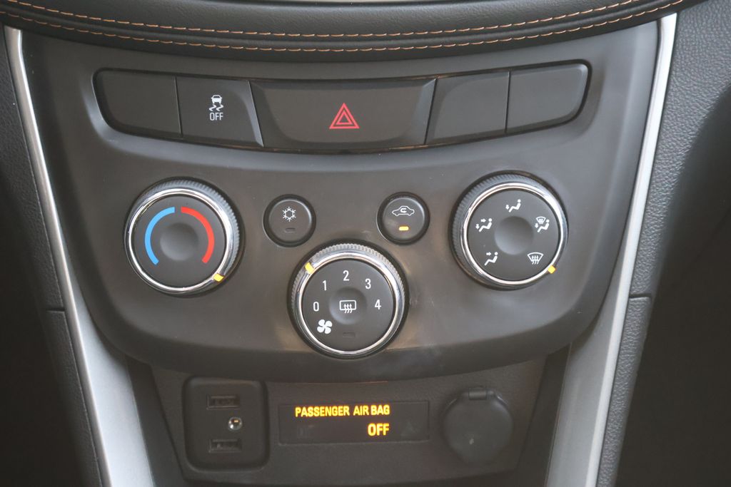 Thumbnail: 2022 Chevrolet Trax - 18