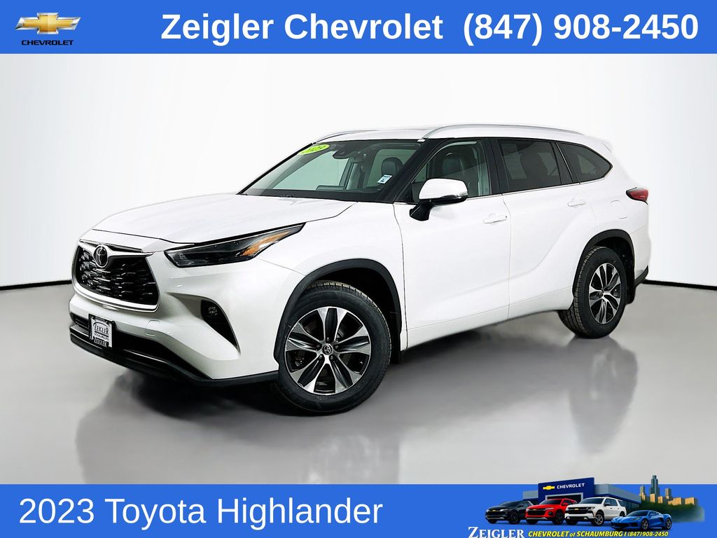 White (Wind Chill Pearl) 2023 Toyota Highlander SUV / Crossover All-Wheel Drive 8-Speed Automatic