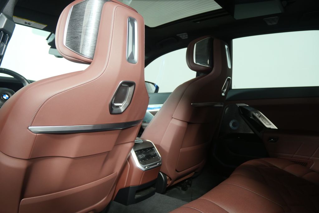 Thumbnail: 2023 BMW 7 Series - 17