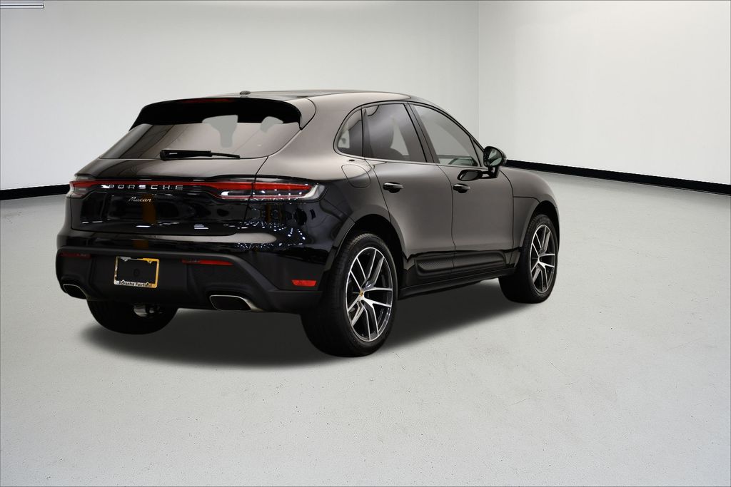 Thumbnail: 2026 Porsche Macan - 7