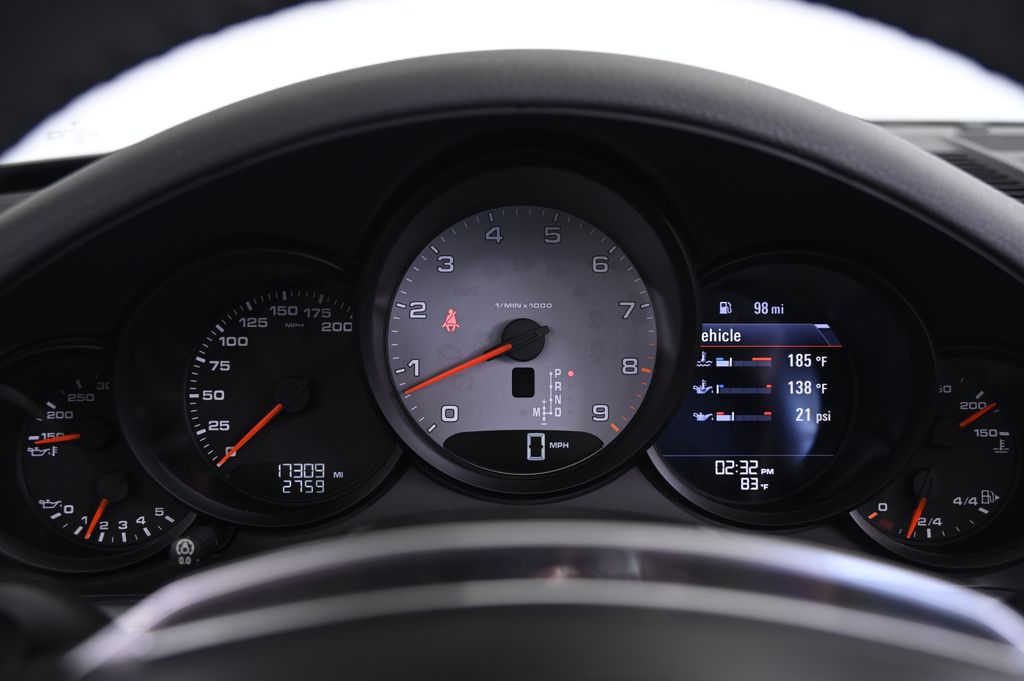 Thumbnail: 2013 Porsche 911 - 32