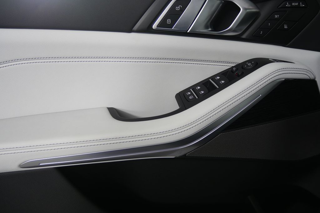 2026 BMW X7 xDrive40i 8