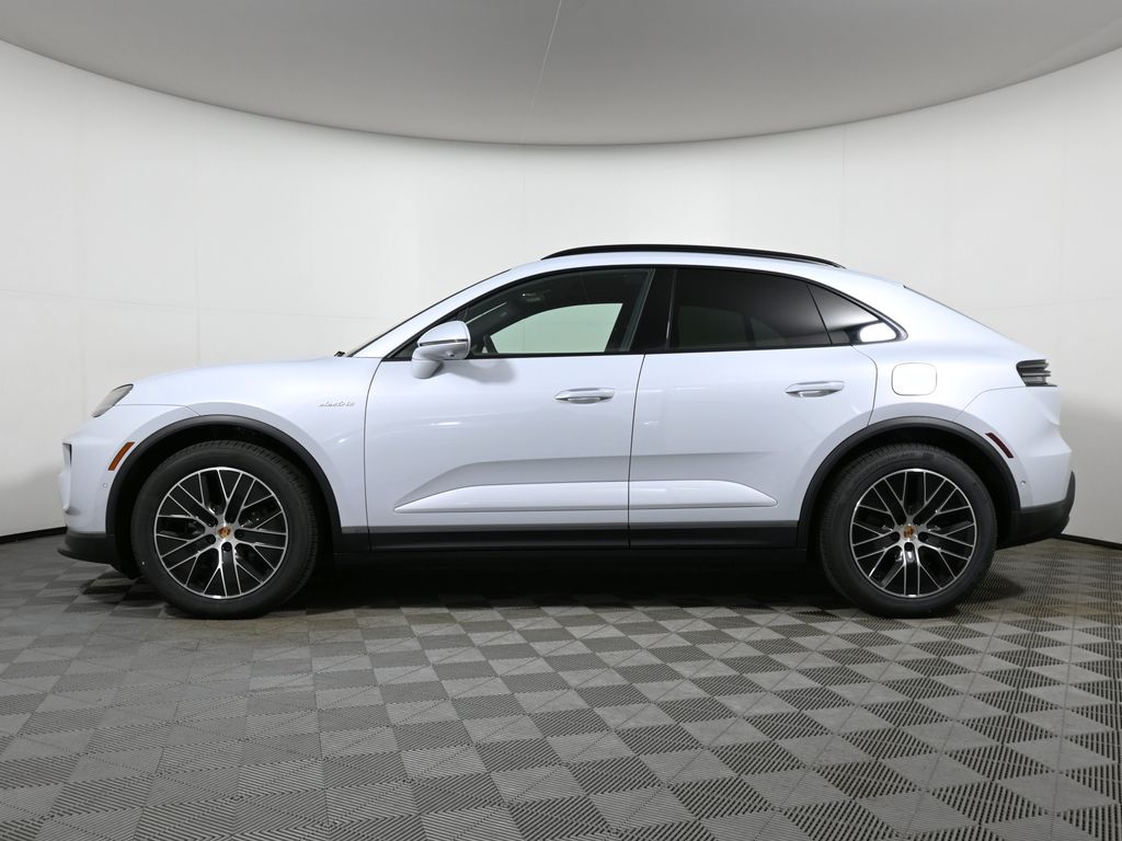 Thumbnail: 2025 Porsche Macan - 2