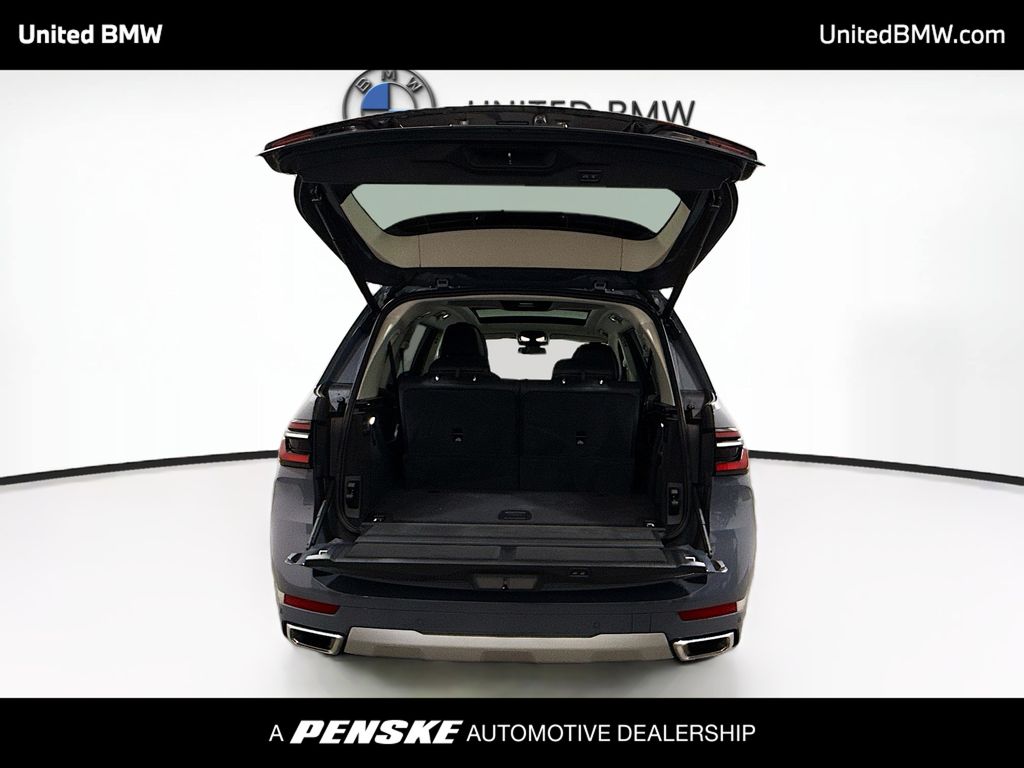 Thumbnail: 2026 BMW X7 - 15