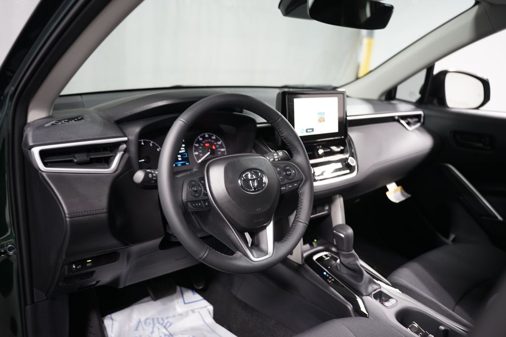 2025 Toyota Corolla Cross LE 11