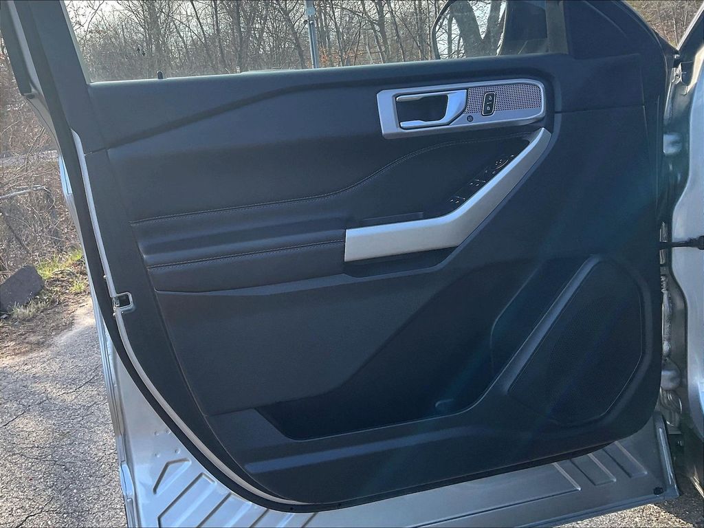 2023 Ford Explorer — photo 9
