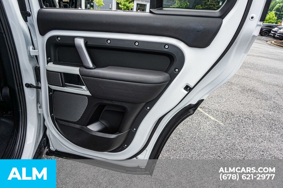 Used 2024 White Land Rover X-Dynamic SE image 60