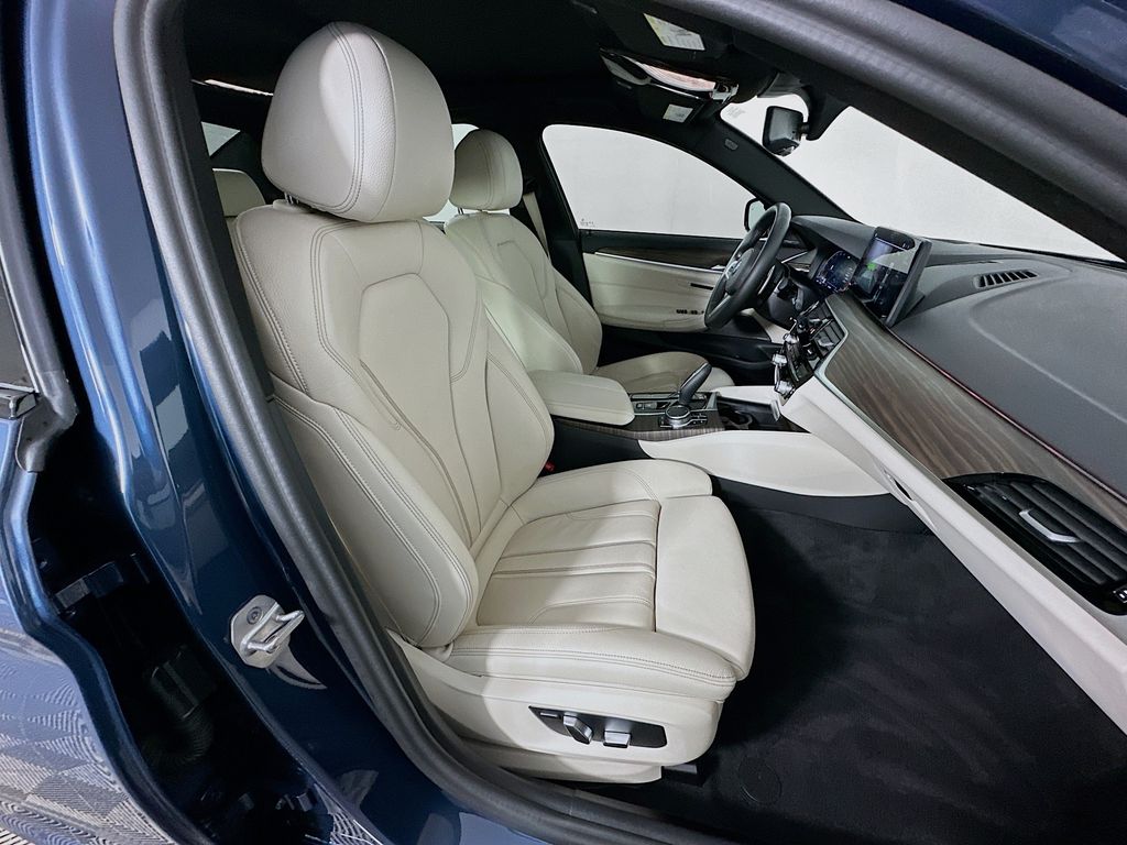 Thumbnail: 2023 BMW 5 Series - 29