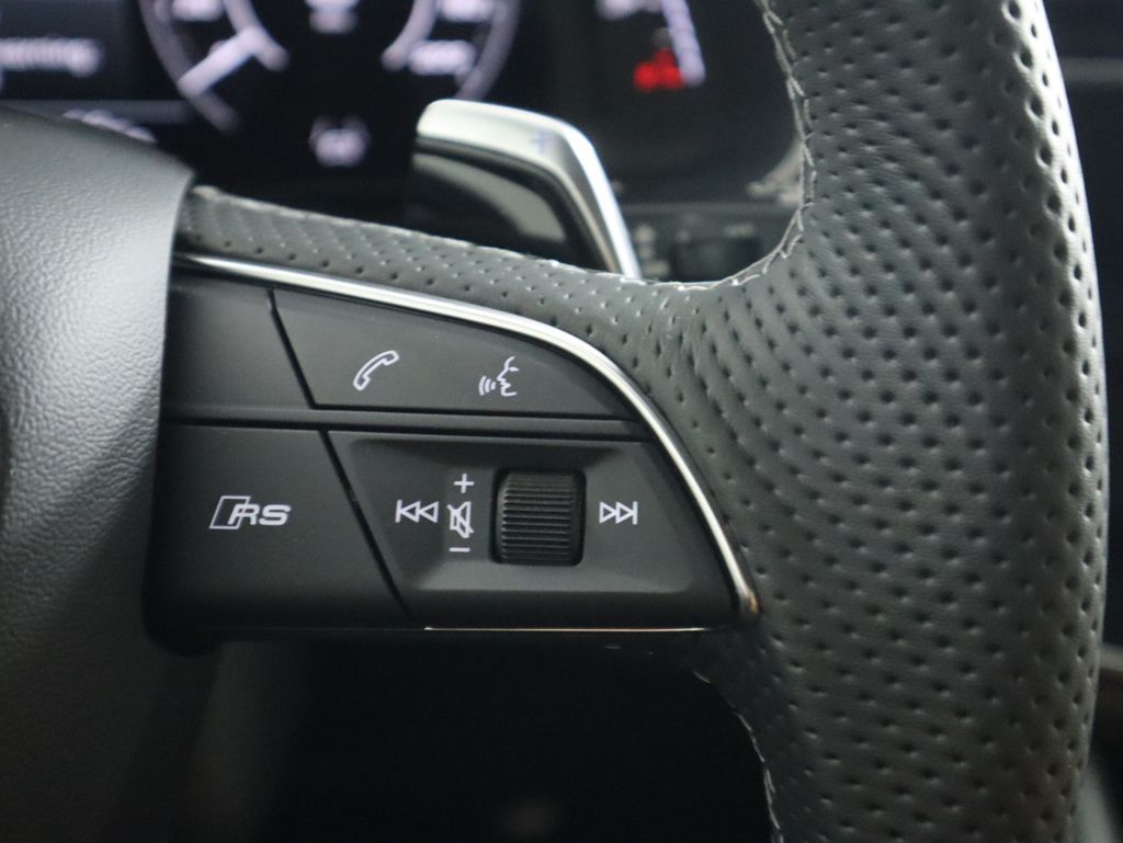 Thumbnail: 2026 Audi RS Q8 - 13