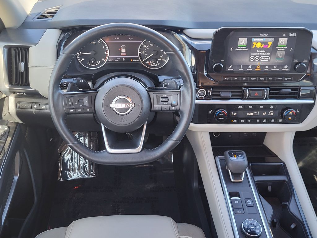 View vehicle photo 3