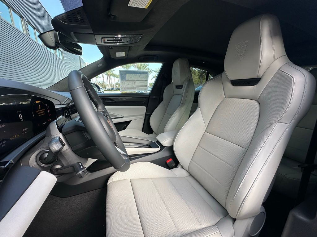 Thumbnail: 2026 Porsche Macan - 5