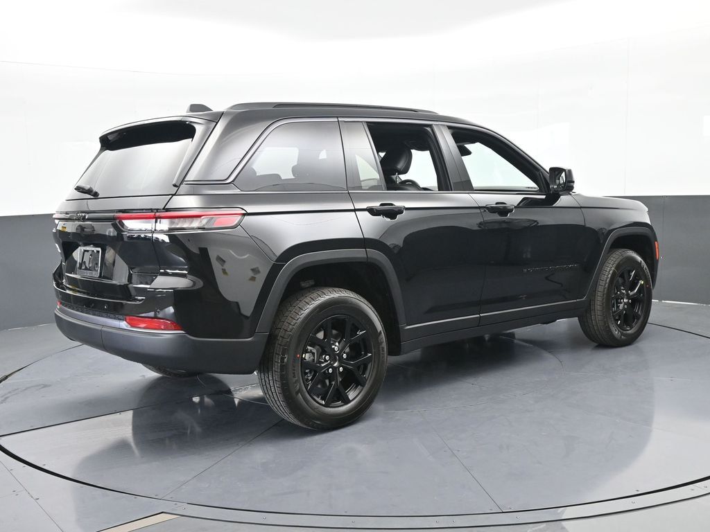 New 2026 Diamond Black Crystal Pearlcoat Jeep Laredo image 6