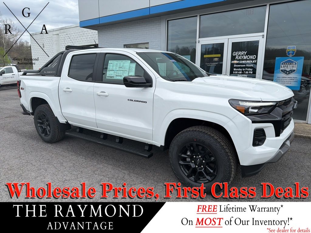 Summit White 2026 Chevrolet Colorado Pickup Truck Four-Wheel Drive 8-Speed Automatic