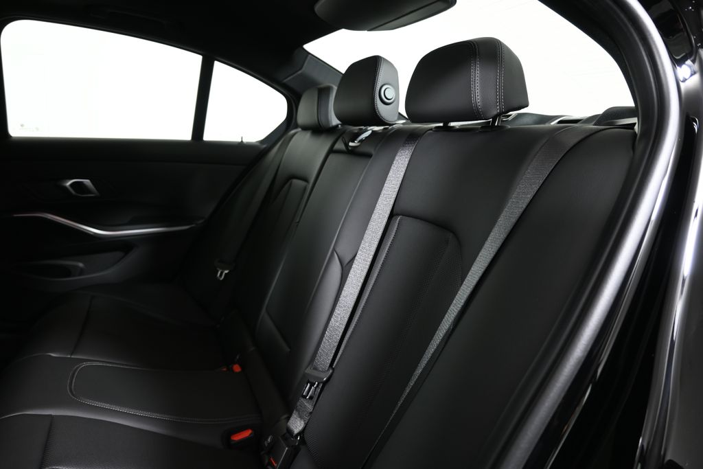 Thumbnail: 2026 BMW 3 Series - 4