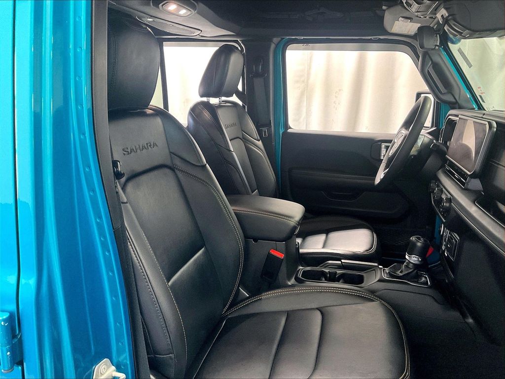 2024 Jeep Wrangler — photo 11