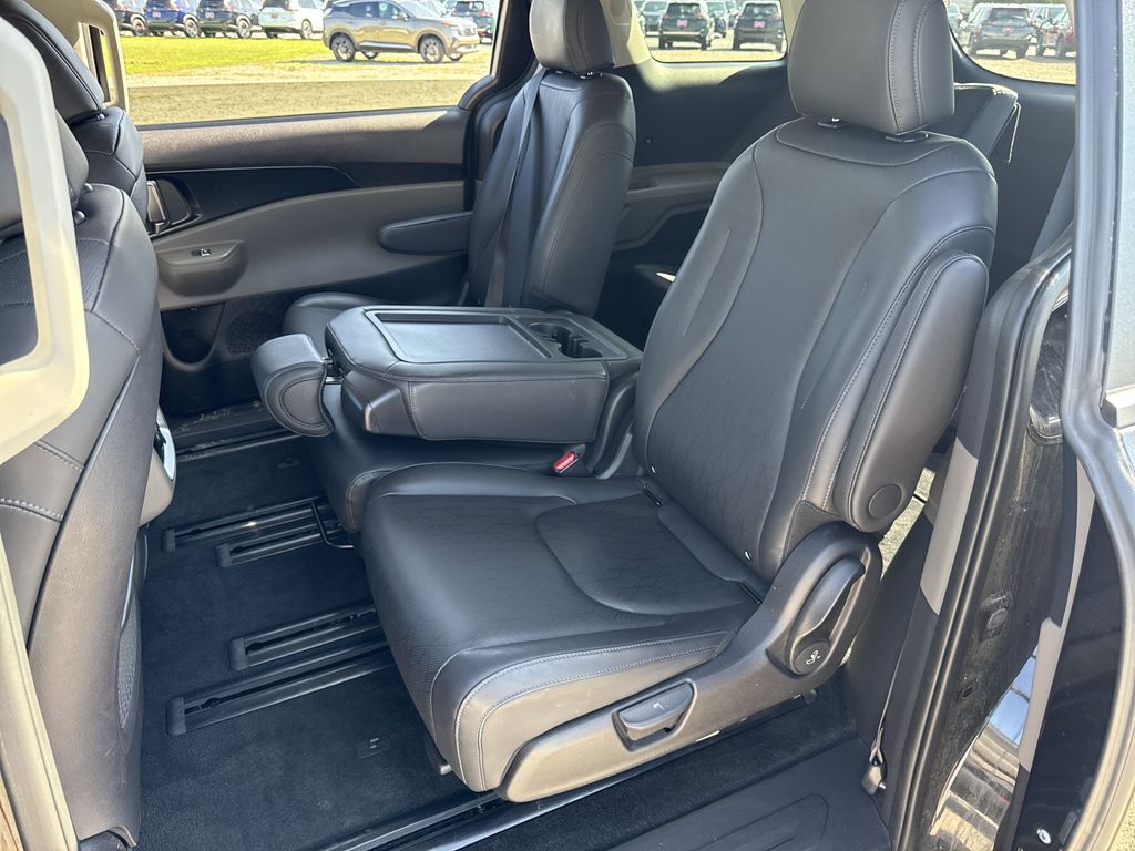 Used 2026 Kia Carnival Van