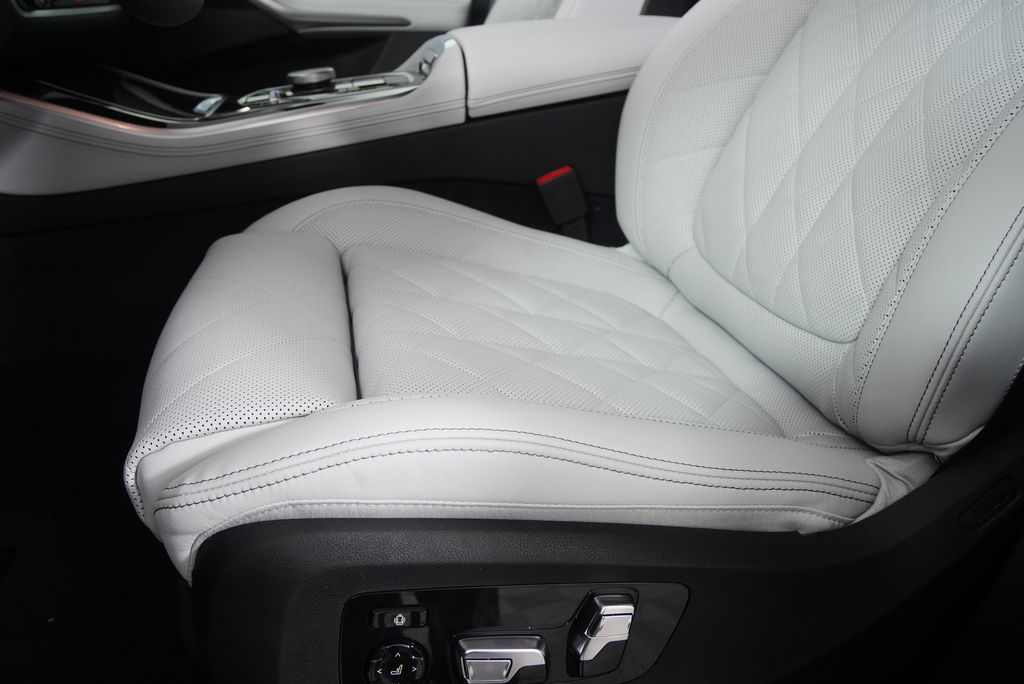 Thumbnail: 2026 BMW X5 - 10