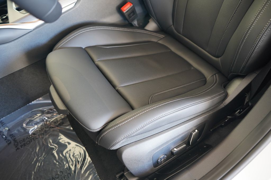 Thumbnail: 2026 BMW 3 Series - 11