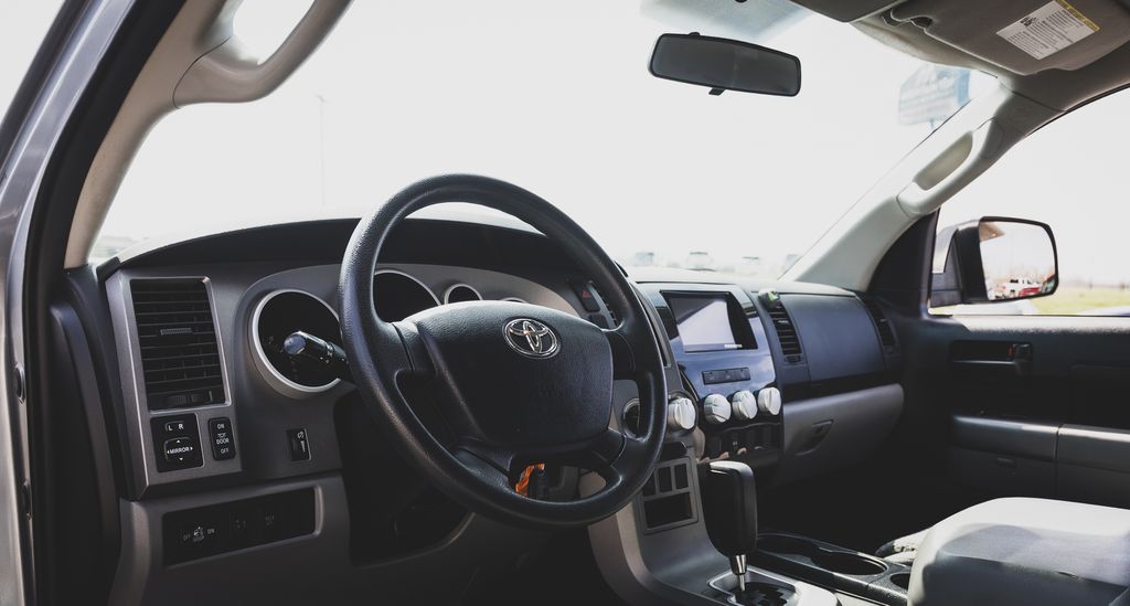 View vehicle photo 2