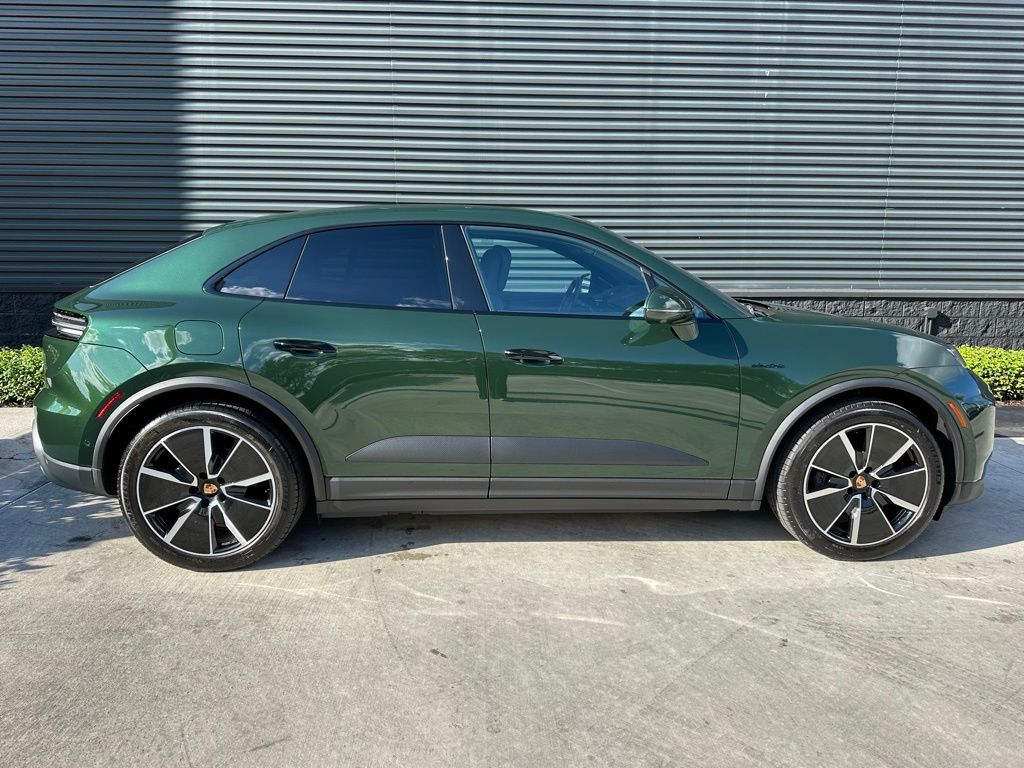 Thumbnail: 2025 Porsche Macan - 10