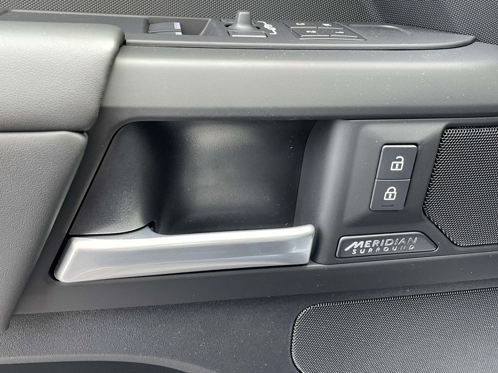 New 2026 Red Land Rover X-Dynamic SE image 33