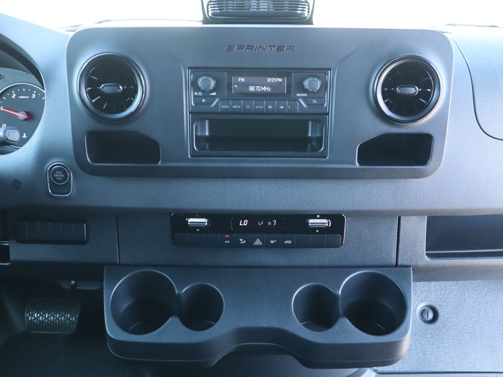 Thumbnail: 2025 Mercedes-Benz Sprinter - 14