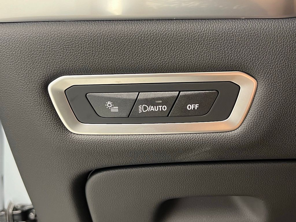 Thumbnail: 2026 BMW X7 - 21