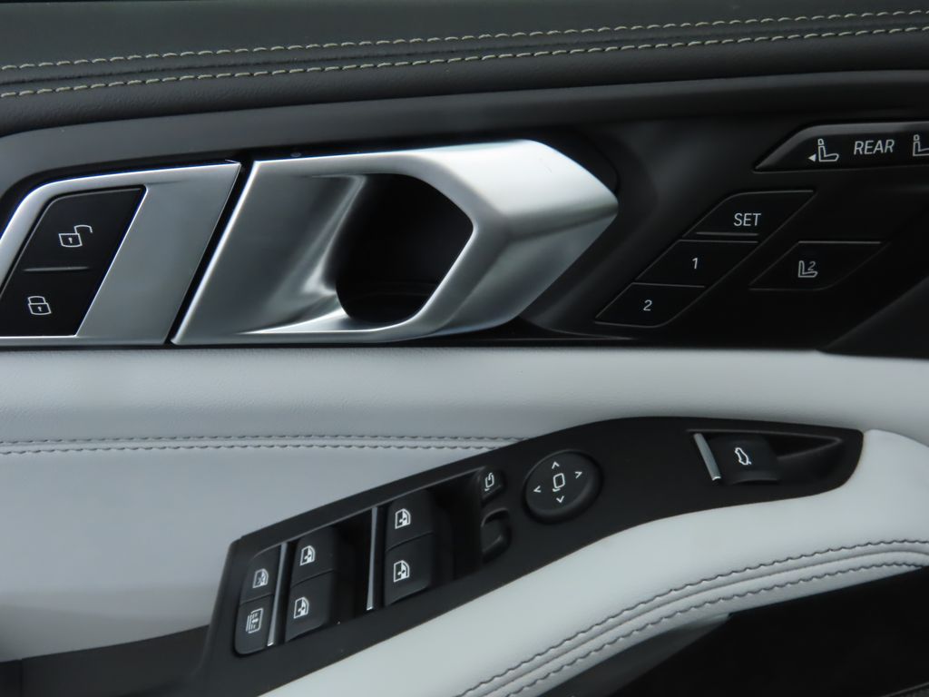 Thumbnail: 2026 BMW X7 - 25