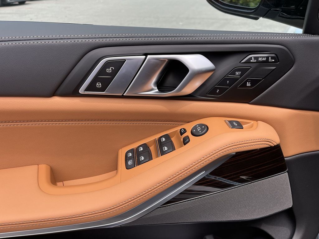 Thumbnail: 2026 BMW X7 - 13