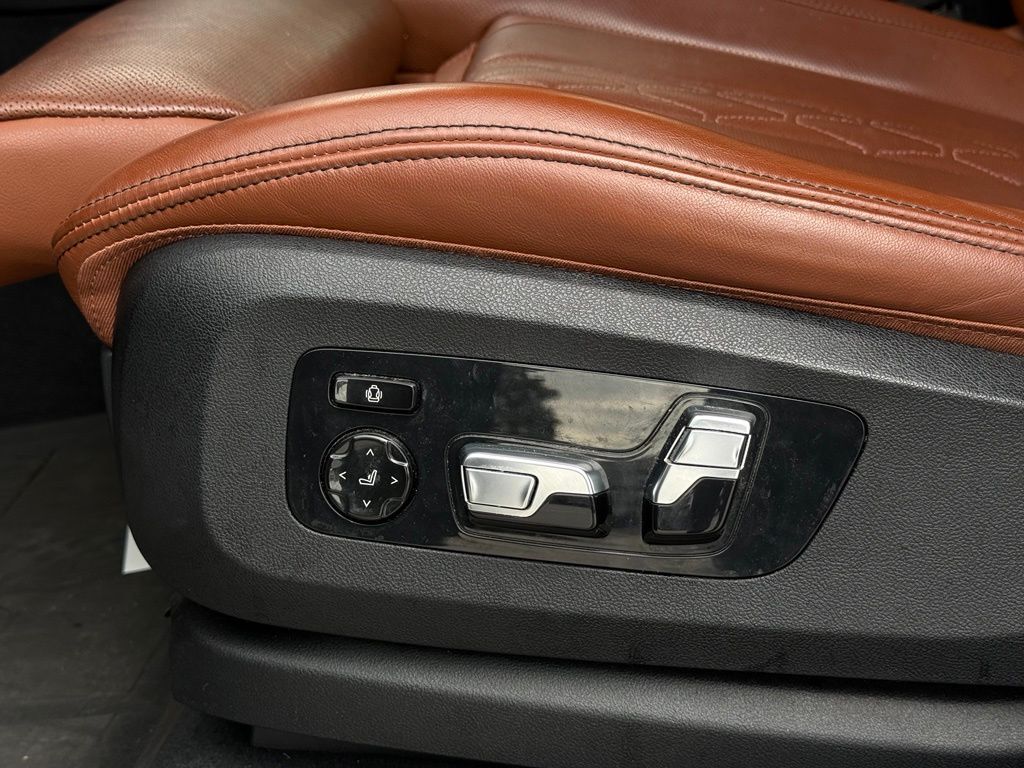 Used 2022 White BMW M50i image 12