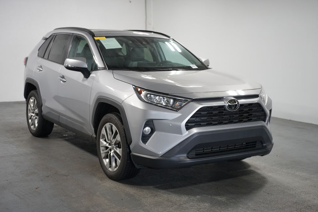 2021 Toyota RAV4 XLE Premium 3