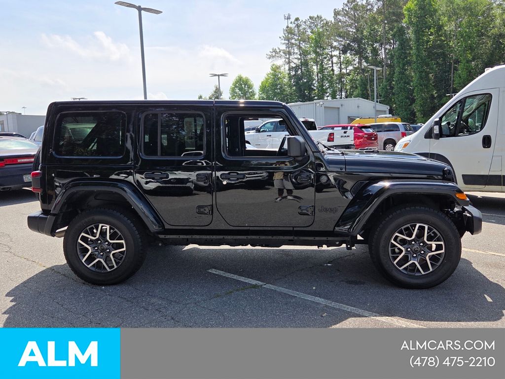 Used 2025 Black Jeep Sahara image 15