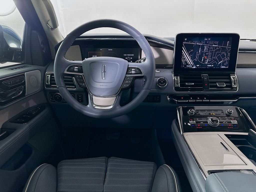 Thumbnail: 2020 Lincoln Navigator L - 22