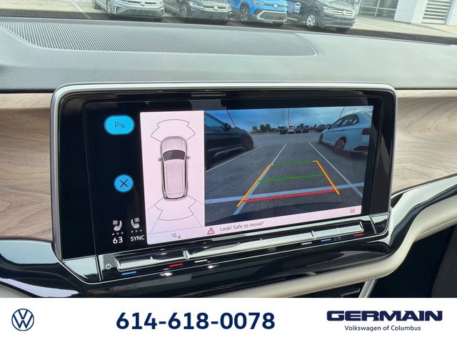 New 2026 Black Volkswagen SE w/Technology image 32