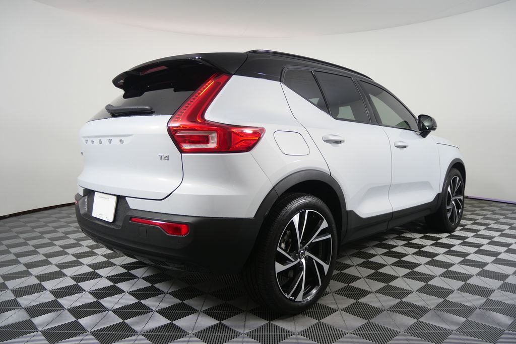 Thumbnail: 2022 Volvo XC40 - 3