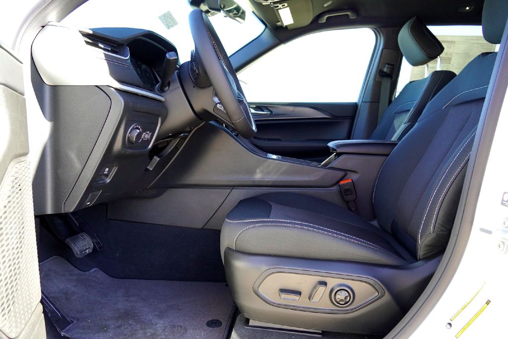 New Car 2025 Jeep Grand Cherokee  Laredo For Sale Under $35,000 In Taylor, Texas