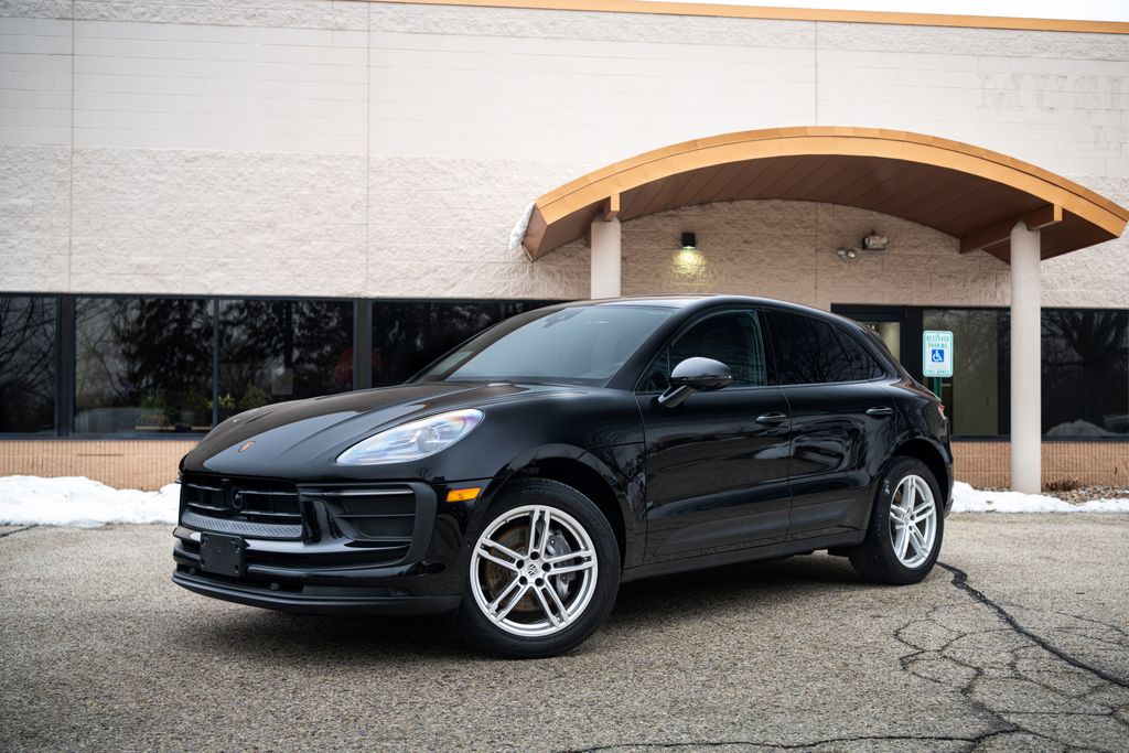 2022 Porsche Macan AWD
