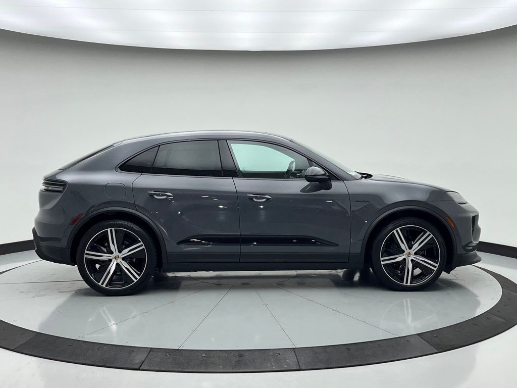 Thumbnail: 2025 Porsche Macan - 8