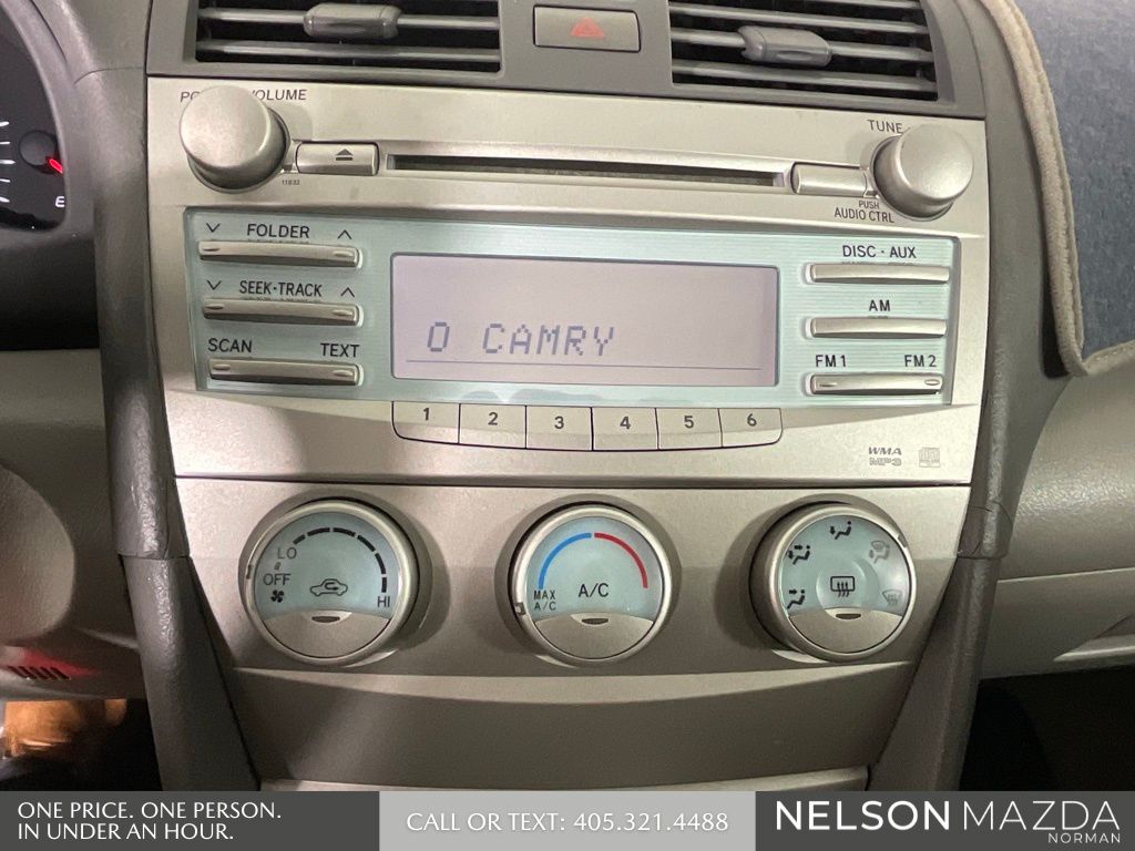 Used 2008 Silver Toyota LE image 34