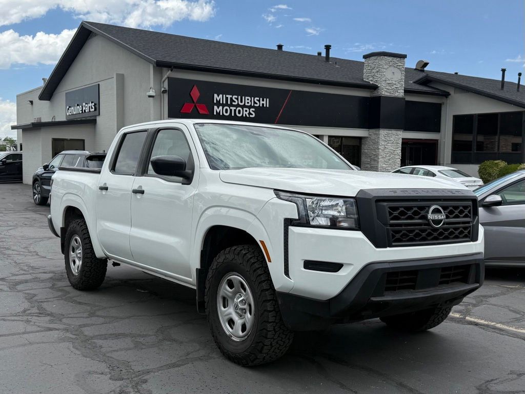 Glacier White 2022 Nissan Frontier Pickup Truck Four-Wheel Drive 9-Speed Automatic
