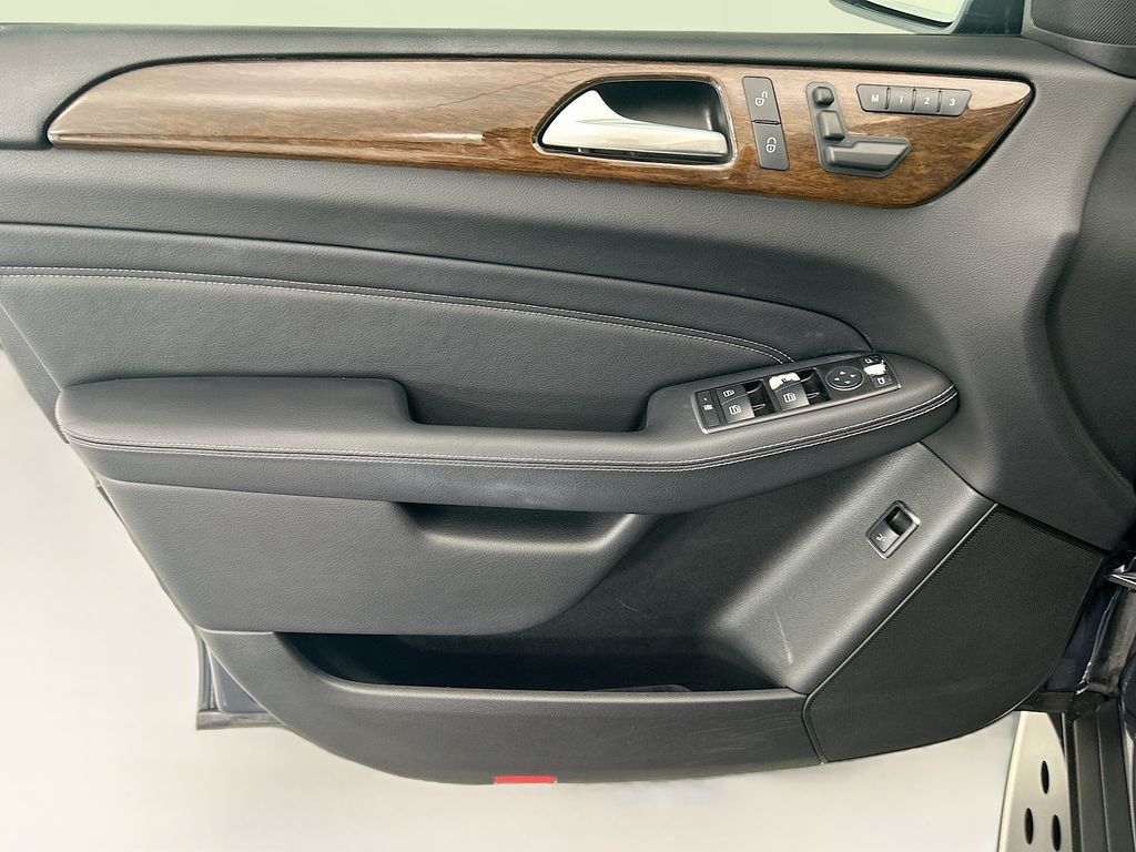 Thumbnail: 2012 Mercedes-Benz M-Class - 23