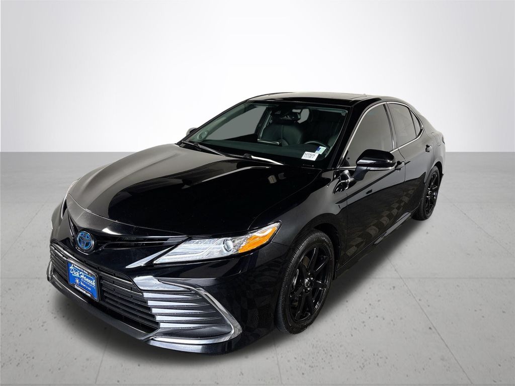 2024 Toyota Camry Hybrid XLE