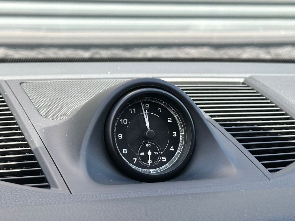 Thumbnail: 2023 Porsche Macan - 32