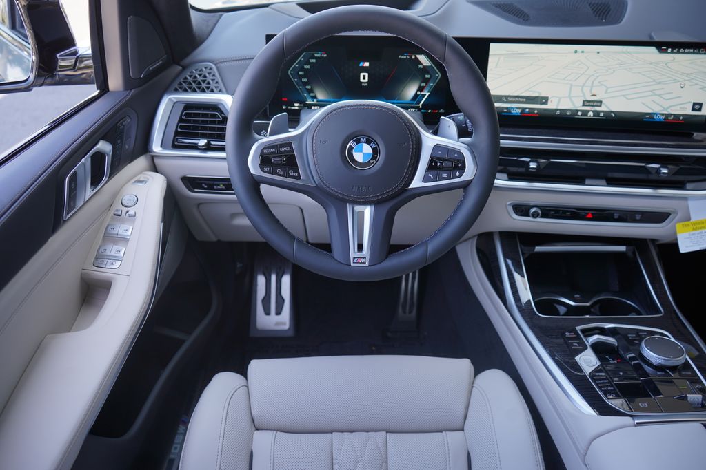 2025 BMW X7 M60i 15