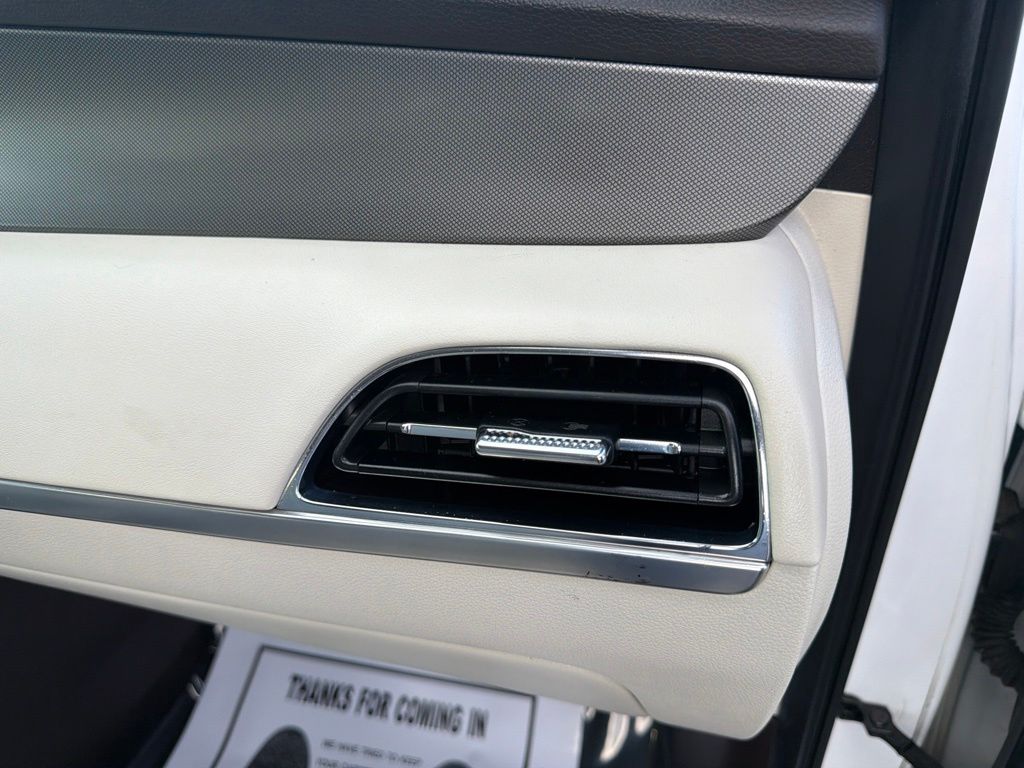 Used 2020 White Hyundai Limited image 18